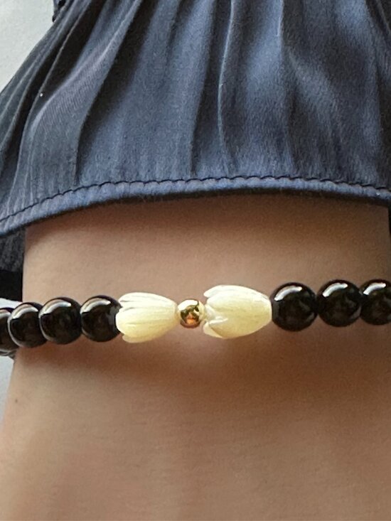 Rafant Jewelry - Natural 6mm Gemstone Stretch Bracelet Onyx 14K Solid Gold Pikake MOP